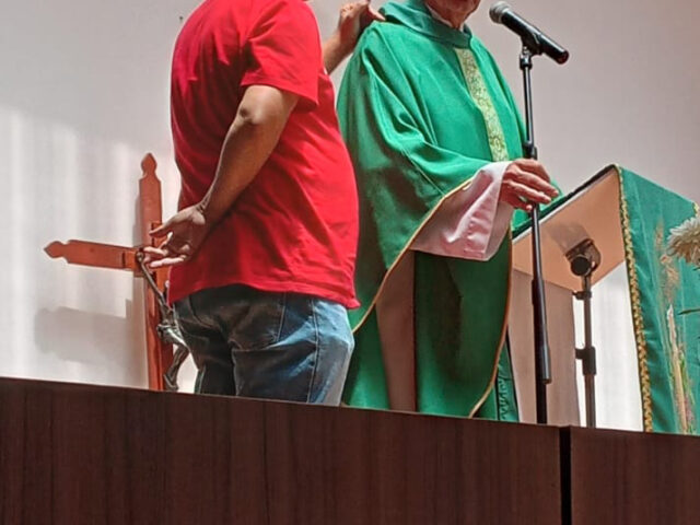 Apoio da Comunidade ao Padre Julio Lancellotti - Missa 10h - 11/02/2024 - Toninho Kalunga